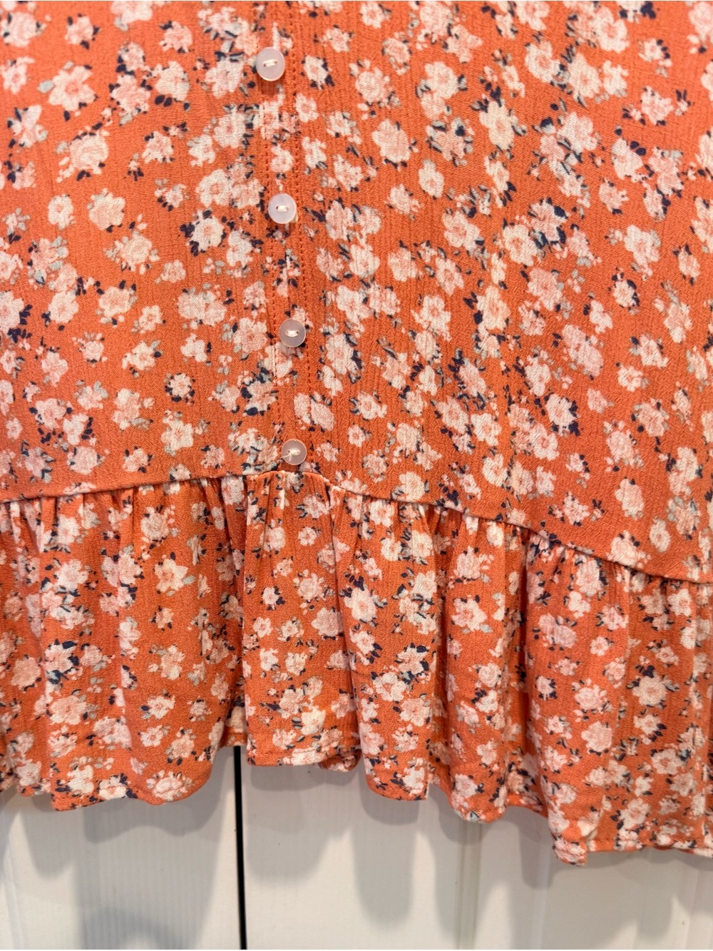 Hippie Rose Coral Floral V-Neck Button Peplum Embroidered Blouse Top - Picture 6 of 7